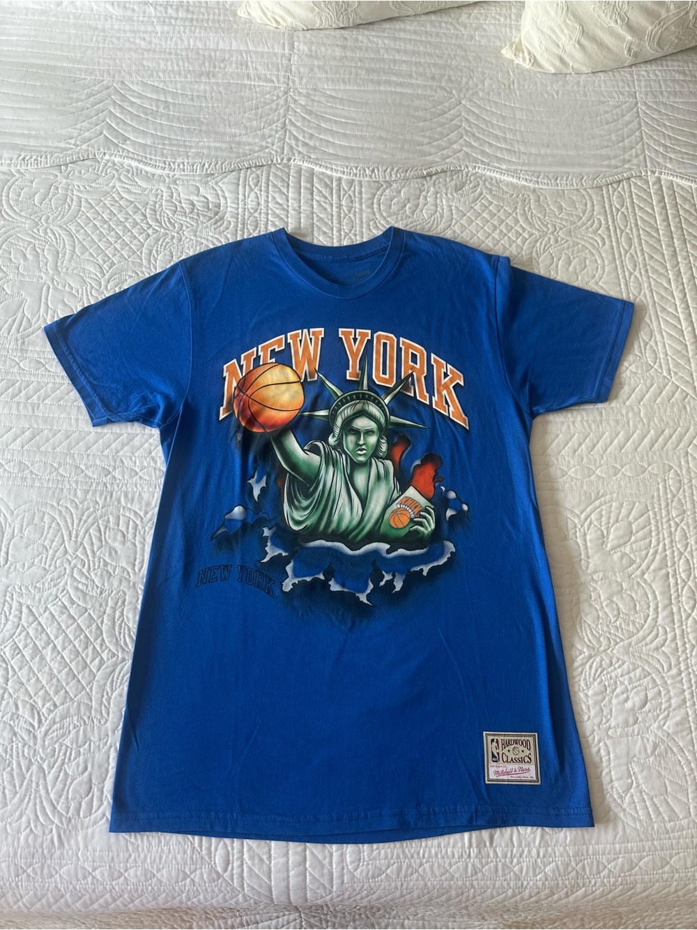 Authentic KNICKS 💙🧡 New York Statue of Liberty Graphic Tee -